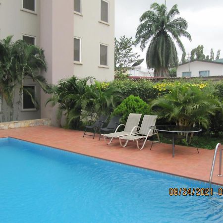 Bertha'S Court D-Plus Apartments Dzorwulu Exterior photo