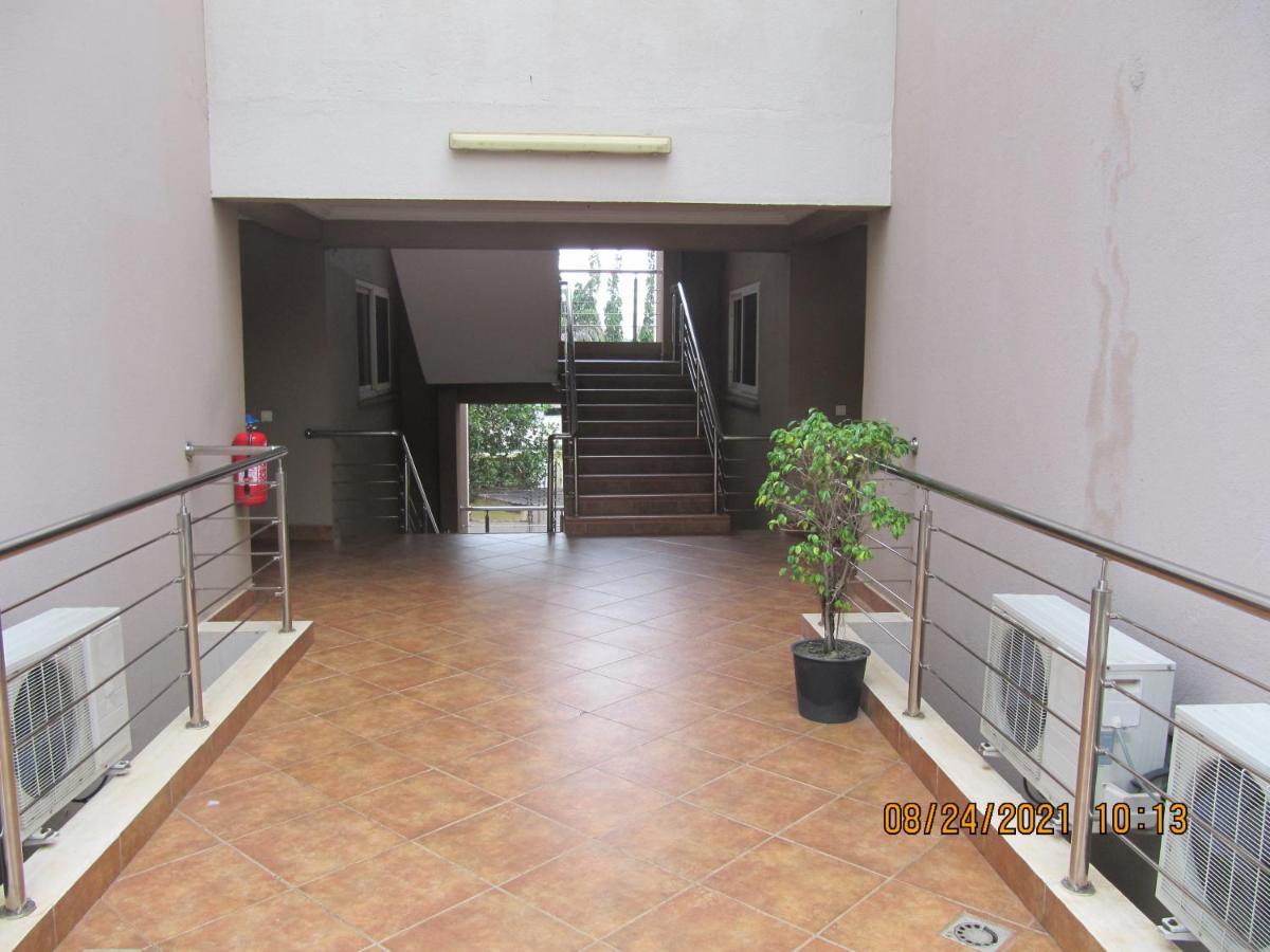 Bertha'S Court D-Plus Apartments Dzorwulu Exterior photo