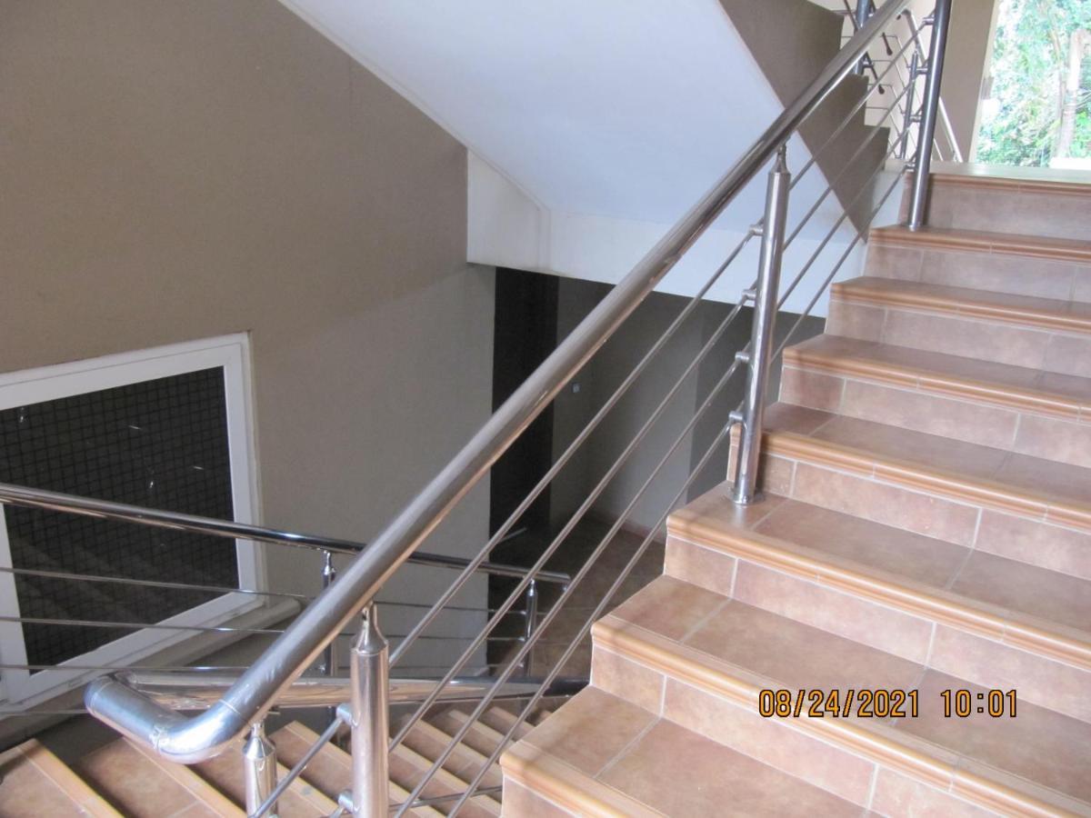 Bertha'S Court D-Plus Apartments Dzorwulu Exterior photo