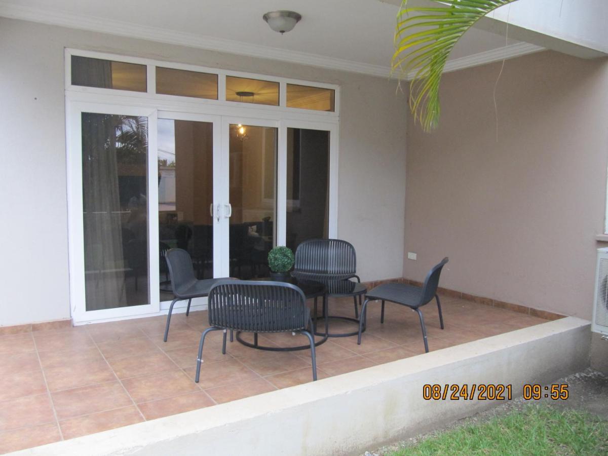 Bertha'S Court D-Plus Apartments Dzorwulu Exterior photo